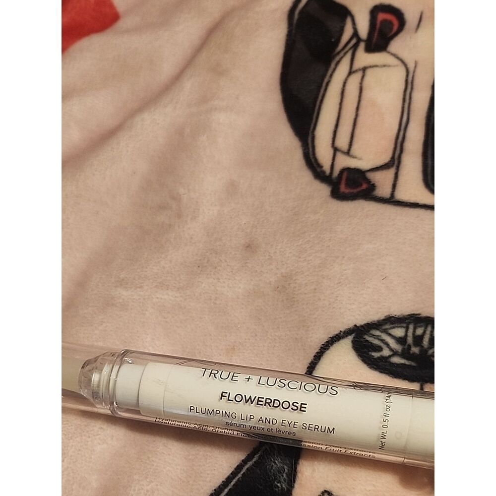 TRUE + LUSCIOUS FLOWERDOSE Plumping Lip & Eye Serum